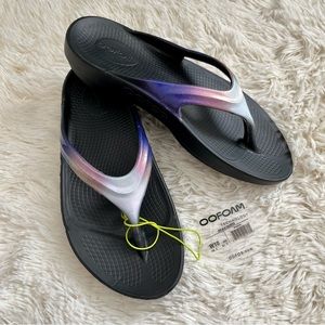 New OOfos 10 Oolala Calypso Flip Flop Thong Comfort Sandals Black Purple Ombre